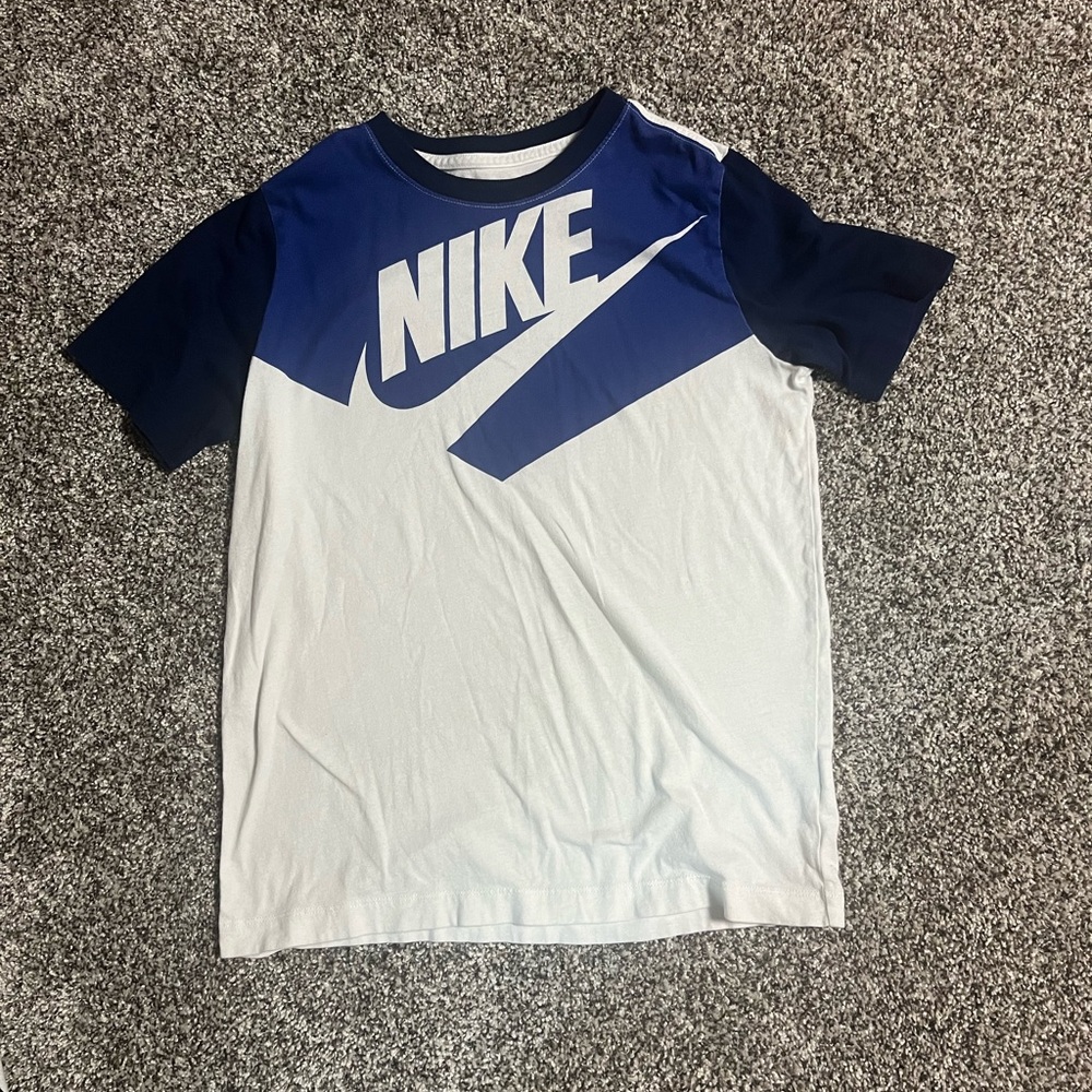 YL Nike tshirt